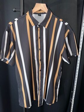 SHEIN Black Short-Sleeve Button-Up Shirt with Tan & White Stripes